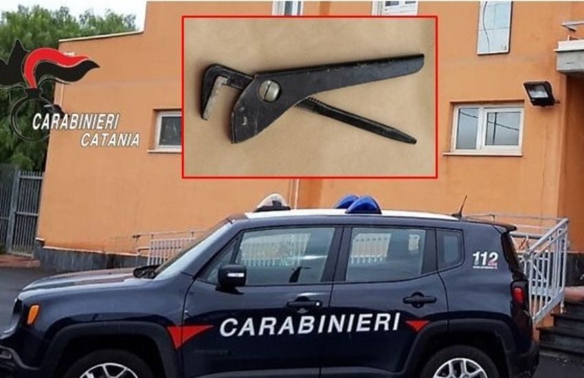 Adrano, violenta lite per il traffico: colpito in testa con una pinza, denunciato 20enne