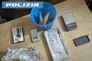Blitz antidroga a San Cristoforo: scoperta una “crack room” e arrestati due pusher