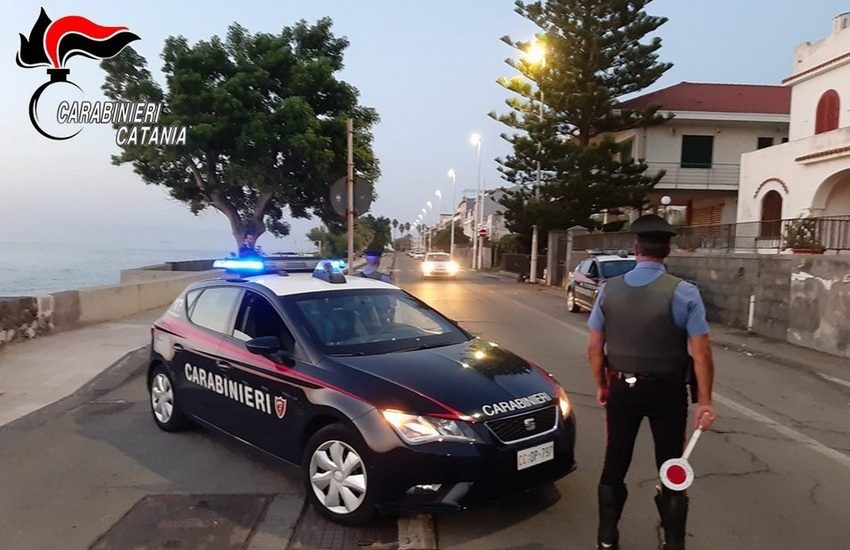 giarre fuggono all8217alt dei carabinieri fermati dopo inseguimento con coltello e arnesi da scasso da Dayitalianews.com giarre fuggono all8217alt dei carabinieri fermati dopo inseguimento con coltello e arnesi da scasso