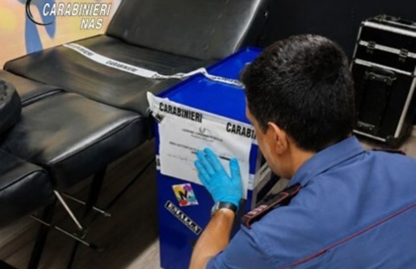 riposto scoperta attivit224 di tatuaggi abusiva sequestri e droga nel locale da Dayitalianews.com riposto scoperta attivit224 di tatuaggi abusiva sequestri e droga nel locale