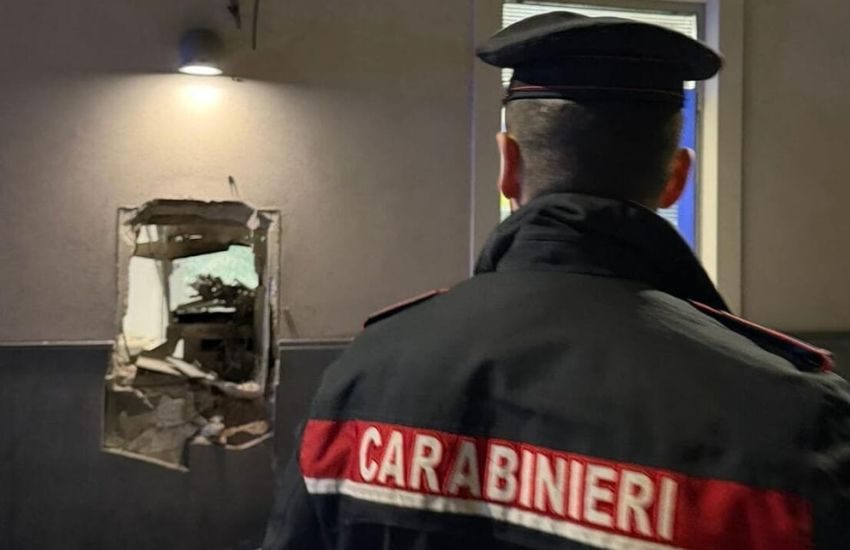Tentato assalto con esplosivo a un ufficio postale nel Catanese