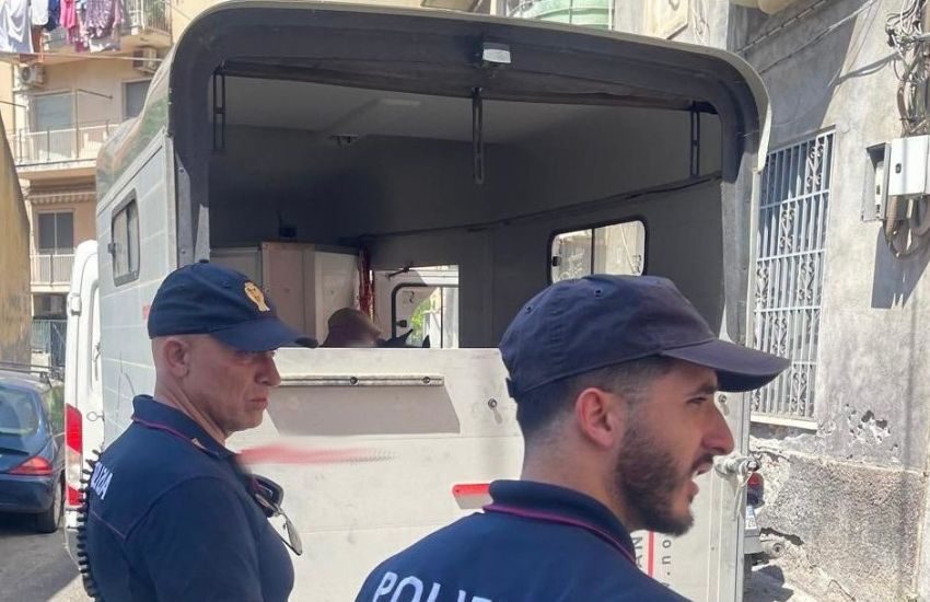 catania tre pony sequestrati dalla polizia in un rudere a san cristoforo da Dayitalianews.com catania tre pony sequestrati dalla polizia in un rudere a san cristoforo