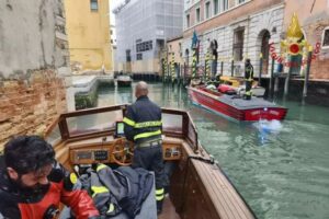 Tragedia all’alba a Venezia: 20enne muore annegato dopo la caduta in un rio