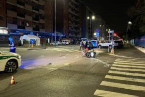 Milano, travolge un motociclista e fugge: arrestato dopo aver investito anche un pedone