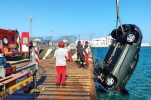 Trapani, auto precipita in mare al porto: trovato morto un uomo