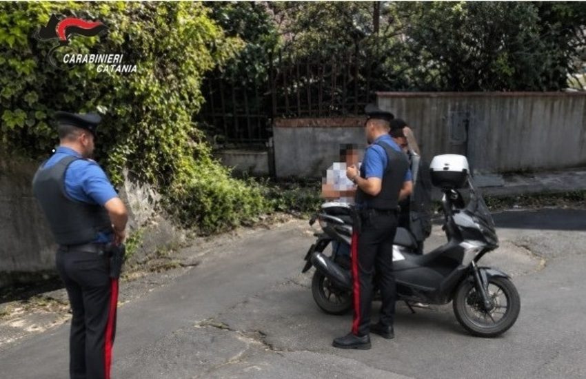 gravina di catania fugge in scooter per evitare il controllo dei carabinieri nei guai 18enne da Dayitalianews.com gravina di catania fugge in scooter per evitare il controllo dei carabinieri nei guai 18enne