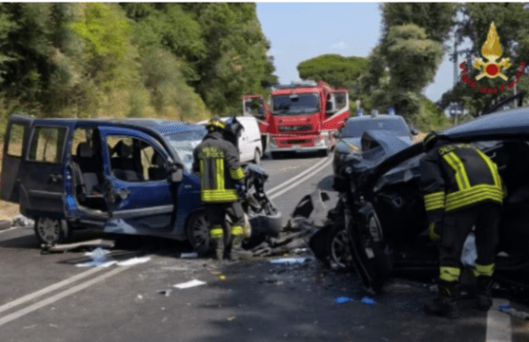 Tragedia sulla via Appia: una vittima e due feriti gravi dopo lo scontro tra due auto