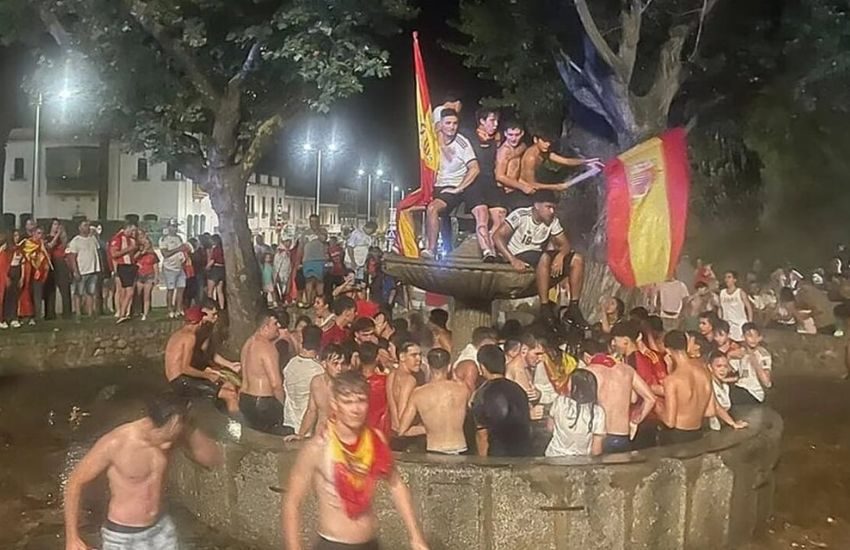 festeggiamenti per il trionfo della spagna ai mondiali muore un ragazzo di 13 anni dopo il crollo di una fontana da Dayitalianews.com festeggiamenti per il trionfo della spagna ai mondiali muore un ragazzo di 13 anni dopo il crollo di una fontana