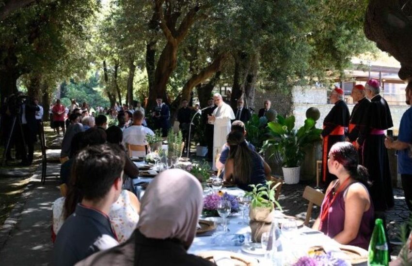 papa leone ho fame di giustizia appello contro povert224 e disuguaglianze durante il pranzo con le persone pi249 fragili da Dayitalianews.com papa leone ho fame di giustizia appello contro povert224 e disuguaglianze durante il pranzo con le persone pi249 fragili