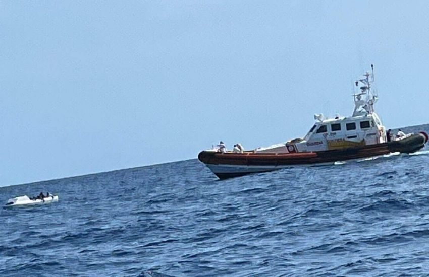 Peschereccio di Acireale salva 16 migranti minorenni al largo di Malta: il gesto dell’equipaggio del “Mathias”