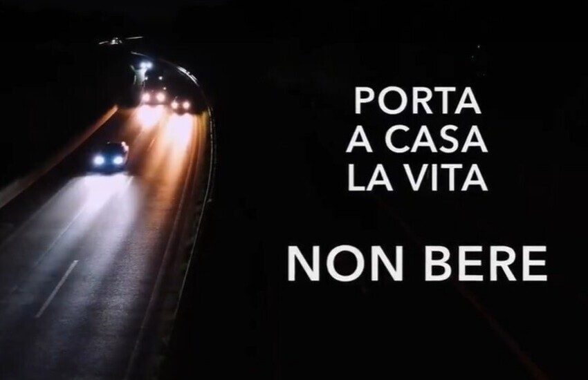 al concerto di ultimo il filmato della polizia di stato sulla sicurezza stradale video da Dayitalianews.com al concerto di ultimo il filmato della polizia di stato sulla sicurezza stradale video