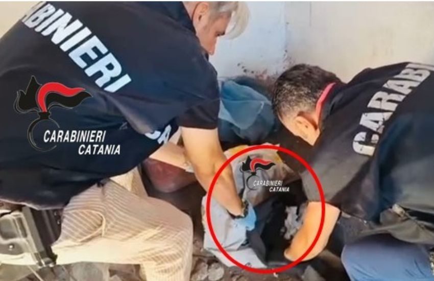 belpasso droga nascosta in casa arrestato un 19enne per presunto spaccio da Dayitalianews.com belpasso droga nascosta in casa arrestato un 19enne per presunto spaccio