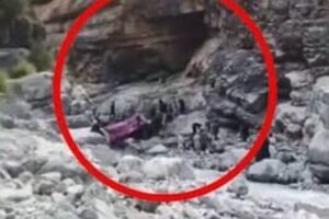 Pakistan, autobus precipita in un burrone: almeno 40 vittime e diversi feriti