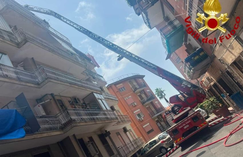 catania giornata intensa per i vigili del fuoco decine di interventi tra incendi di vegetazione e un rogo in un condominio da Dayitalianews.com catania giornata intensa per i vigili del fuoco decine di interventi tra incendi di vegetazione e un rogo in un condominio