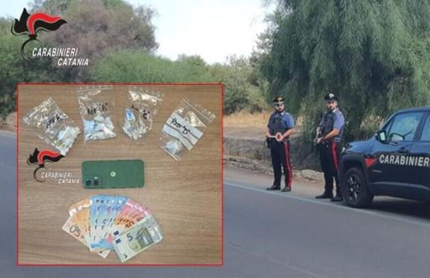 Fiumefreddo di Sicilia, trovato con droga e denaro: arrestato 19enne