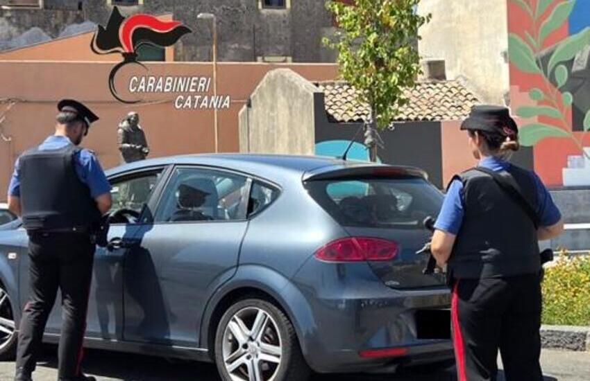 Motta Sant’Anastasia, fuga a folle velocità per evitare il controllo dei carabinieri: 2 arrestati