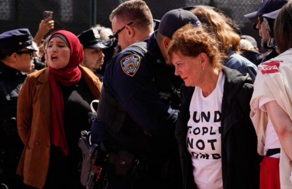 Susan Sarandon arrestata a New York durante la protesta contro Netanyahu all’Onu