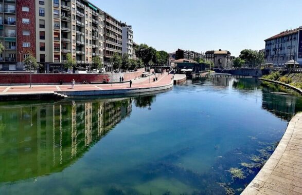 Milano, chiazza di gasolio nei Navigli: l’onda di idrocarburi arriva fino alla Darsena